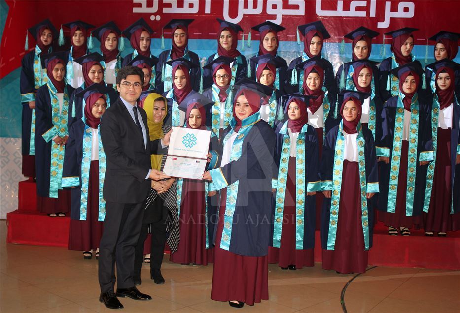 На севере Афганистана состоялся первый выпуск турецких школ