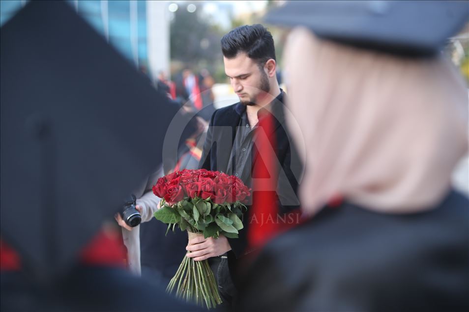 هەوڵەکانی زانکۆی گەشەپێدانی مرۆیی بۆ پرسیار کردن لەبارەی کێشەکانی کۆمەڵگە