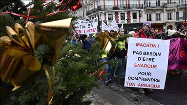 Fransa'da Macron karşıtları yeniden sokaklarda