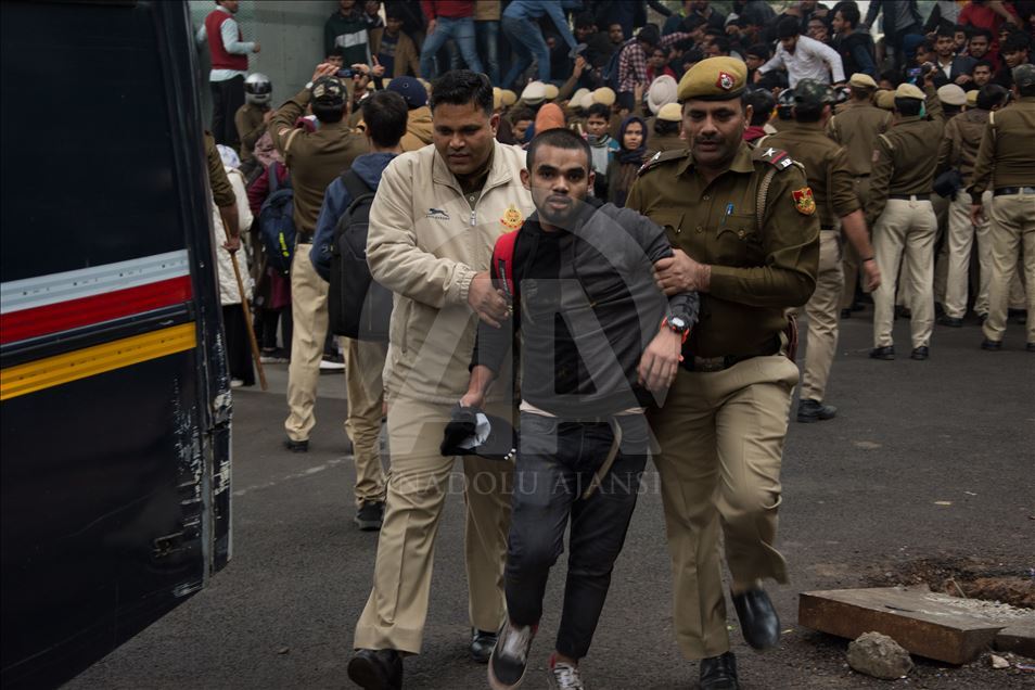 Hindistan'da vatandaşlık yasasındaki değişikliğe protestolar sürüyor