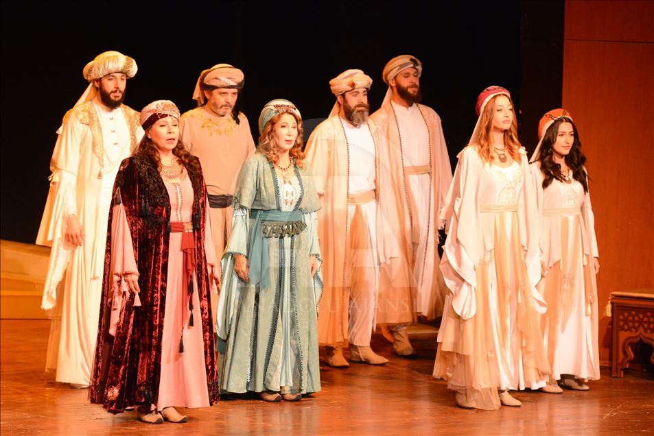 Ankara Devlet Tiyatrosu Malatya'da "Leyla ile Mecnun" oyununu sahneledi