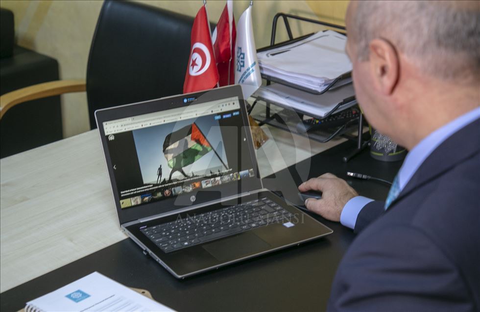 تونس.. تلاميذ مدرسة "معارف" يصوتون بمسابقة صور الأناضول
