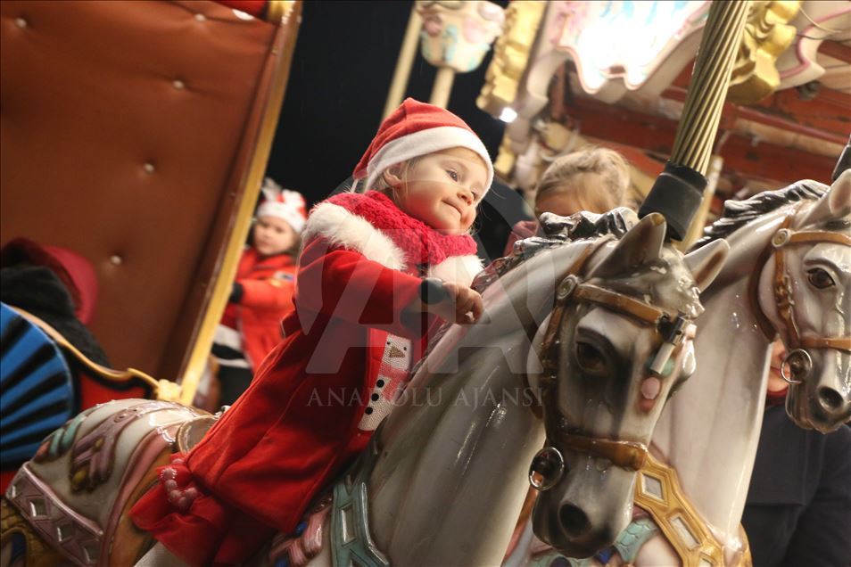 Atmosferë festive për festat e fundvitit në Tiranë