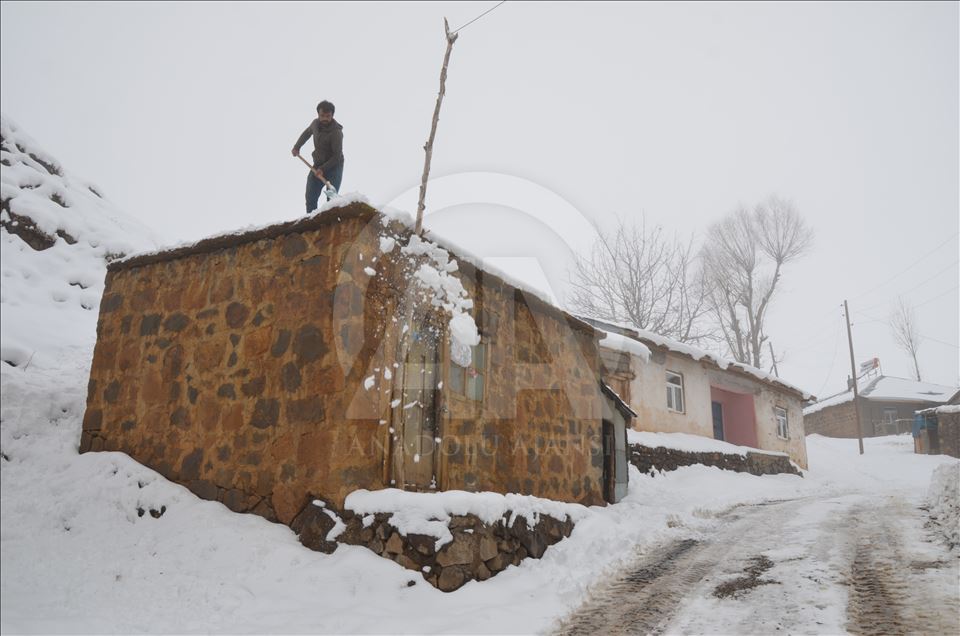 Doğu'da kardan kapanan 109 yerleşim biriminin yolu ulaşıma açıldı
