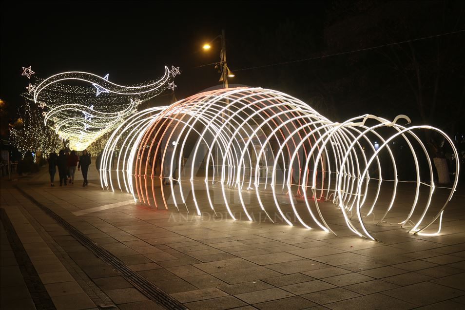 Atmosferë festive për festat e fundvitit në Prishtinë