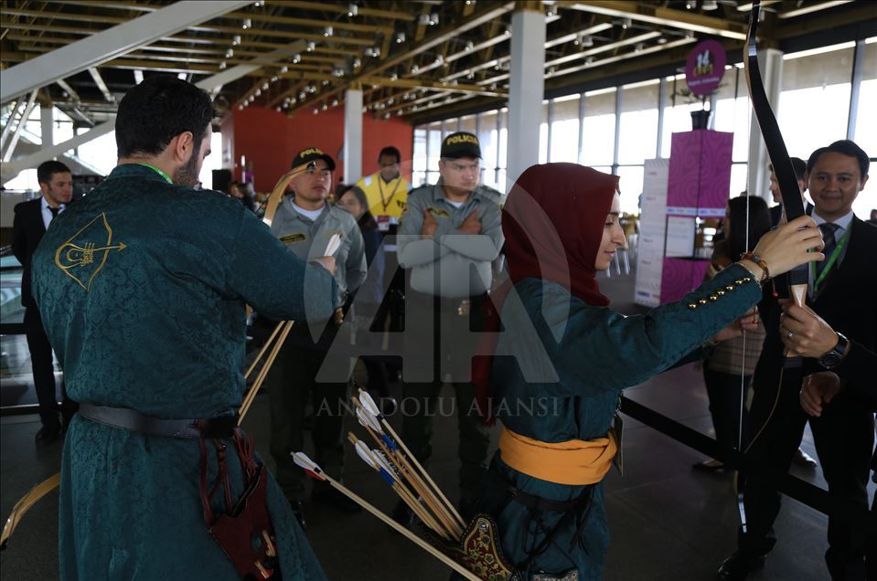 Espectáculo tradicional de tiro con arco turco en Colombia