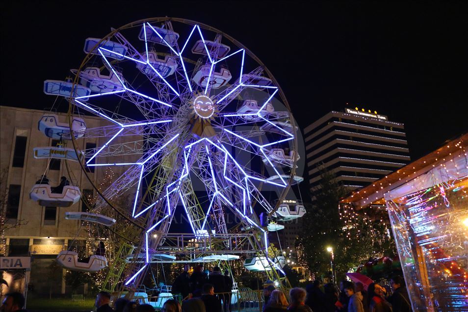 Atmosferë festive për festat e fundvitit në Tiranë