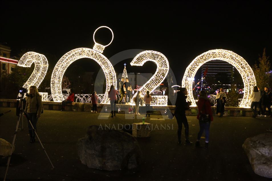 Atmosferë festive për festat e fundvitit në Tiranë