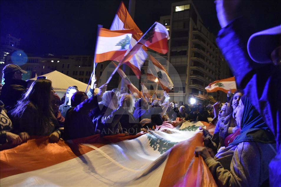 Lübnan'da binlerce gösterici Beyrut'ta toplandı
