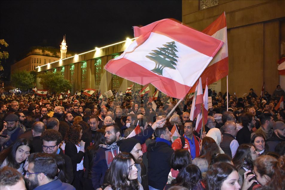 Lübnan'da binlerce gösterici Beyrut'ta toplandı
