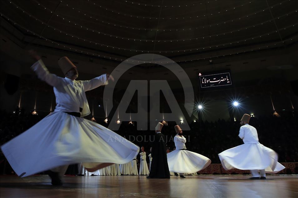 Derviches realizan ceremonia Sema en el centro de Turquía