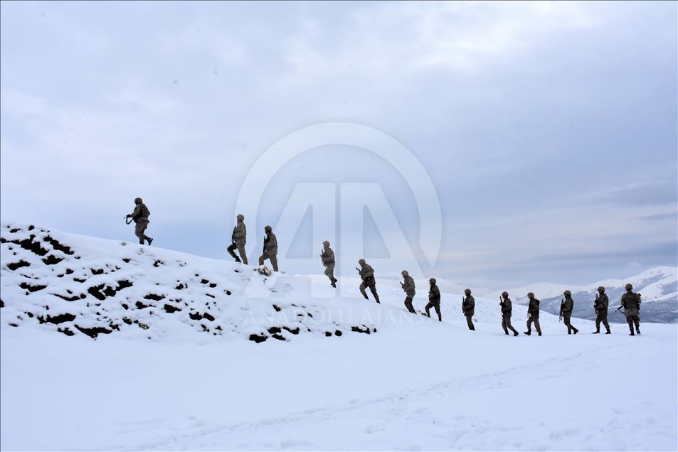 Jandarma kışın da teröristlere göz açtırmıyor