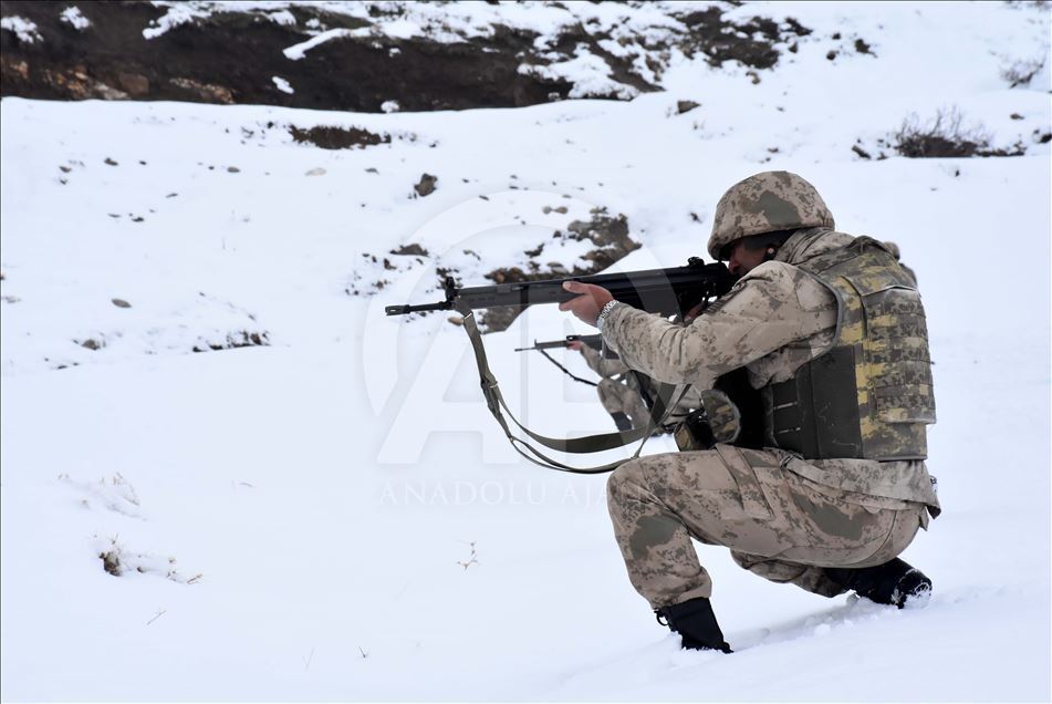 Jandarma kışın da teröristlere göz açtırmıyor
