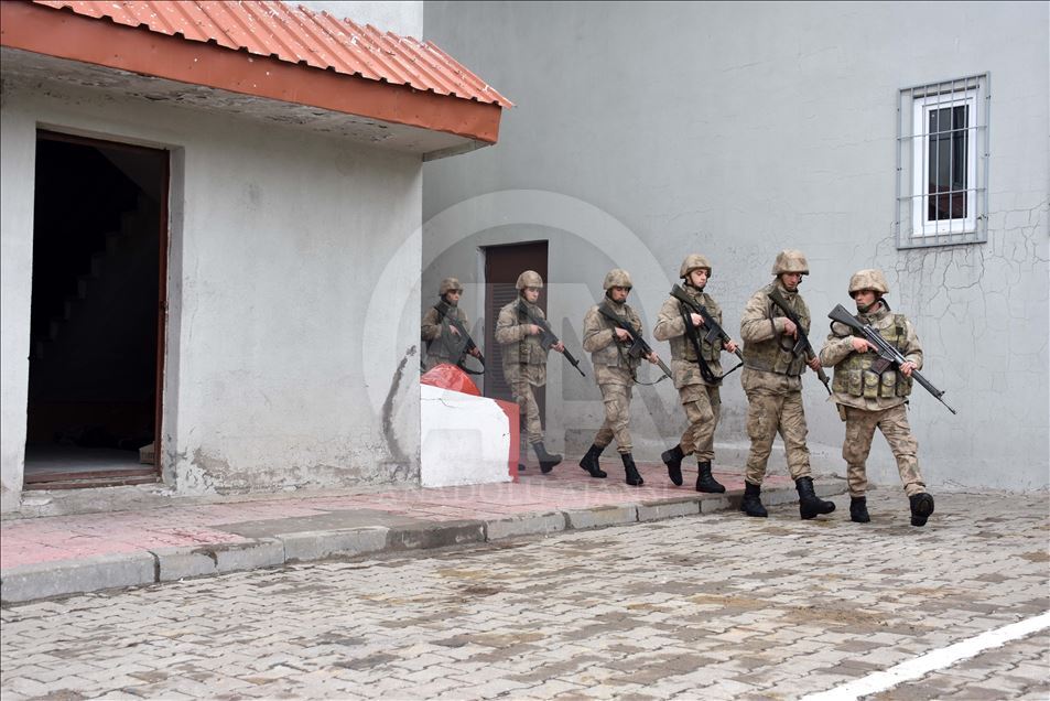 Jandarma kışın da teröristlere göz açtırmıyor