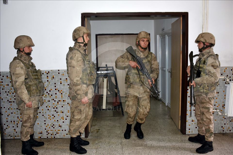Jandarma kışın da teröristlere göz açtırmıyor
