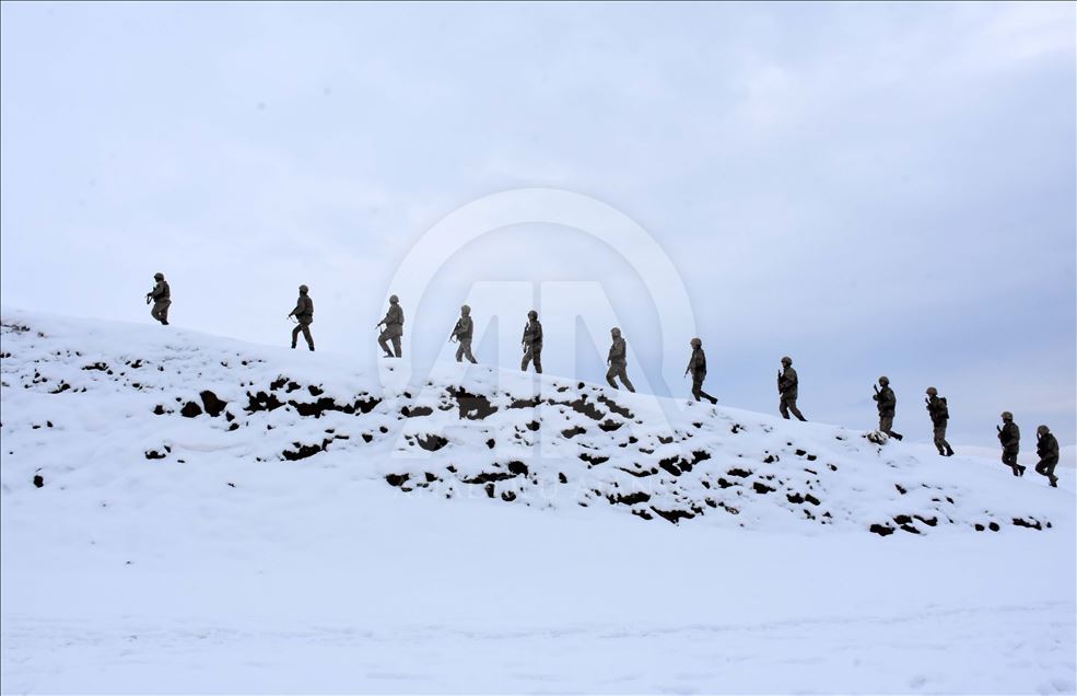 Jandarma kışın da teröristlere göz açtırmıyor