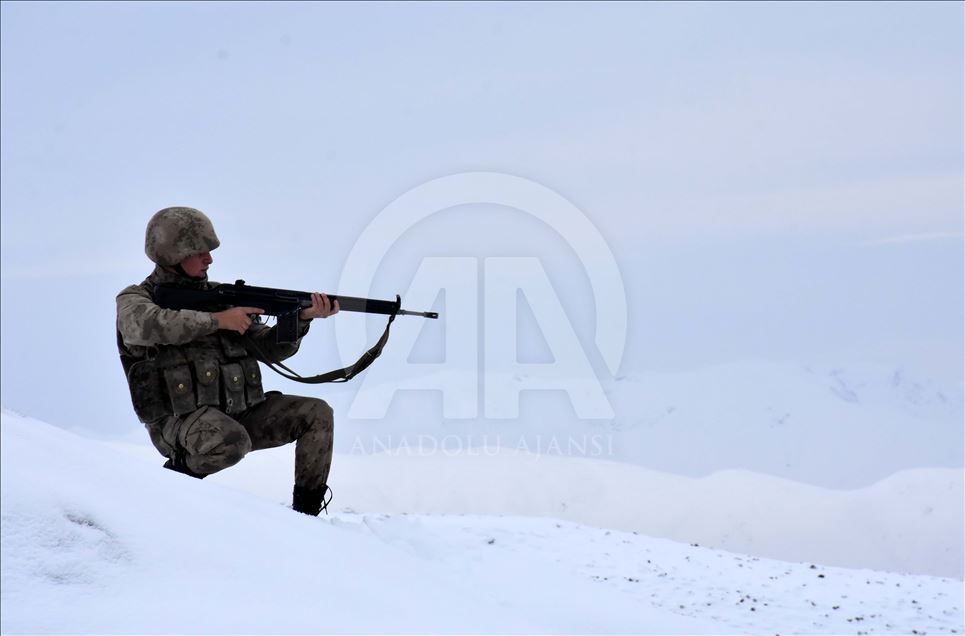Jandarma kışın da teröristlere göz açtırmıyor