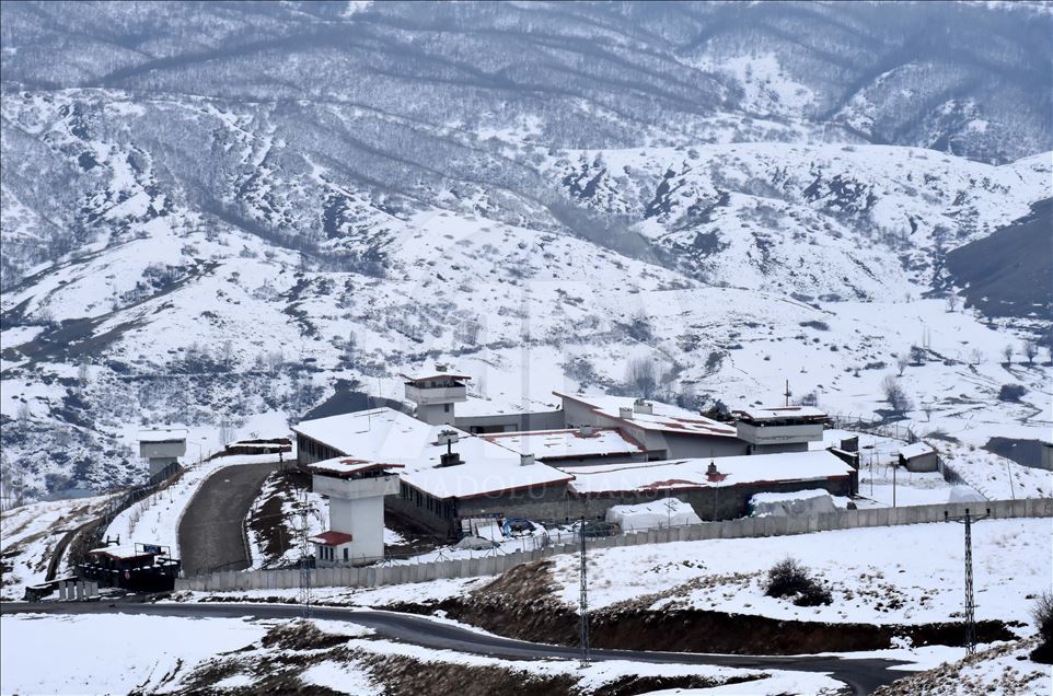 Jandarma kışın da teröristlere göz açtırmıyor