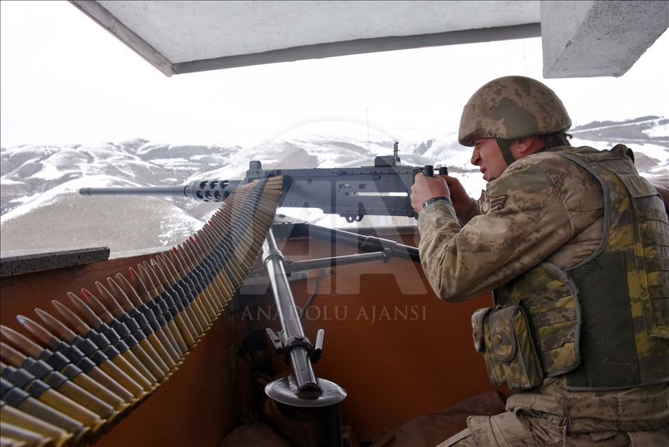 Jandarma kışın da teröristlere göz açtırmıyor