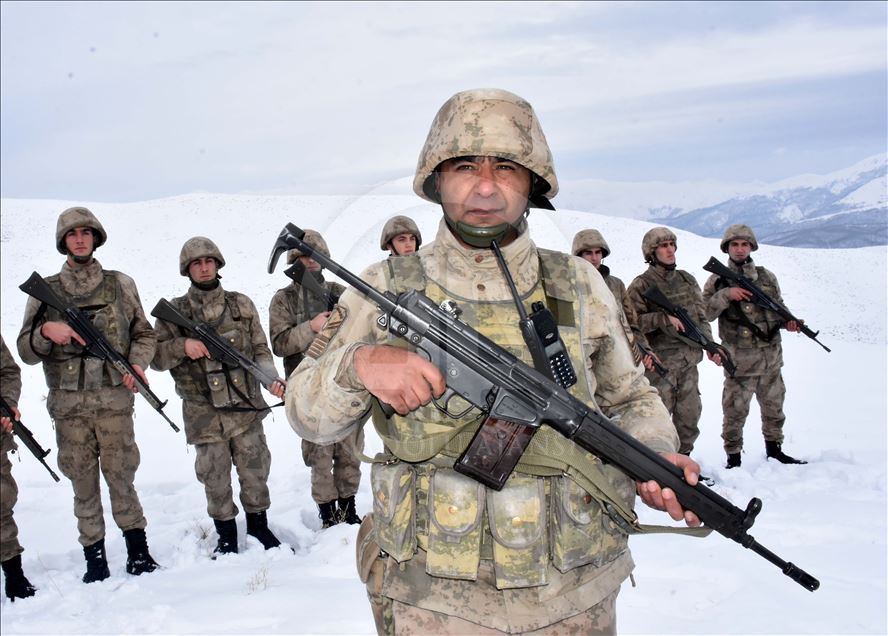 Jandarma kışın da teröristlere göz açtırmıyor