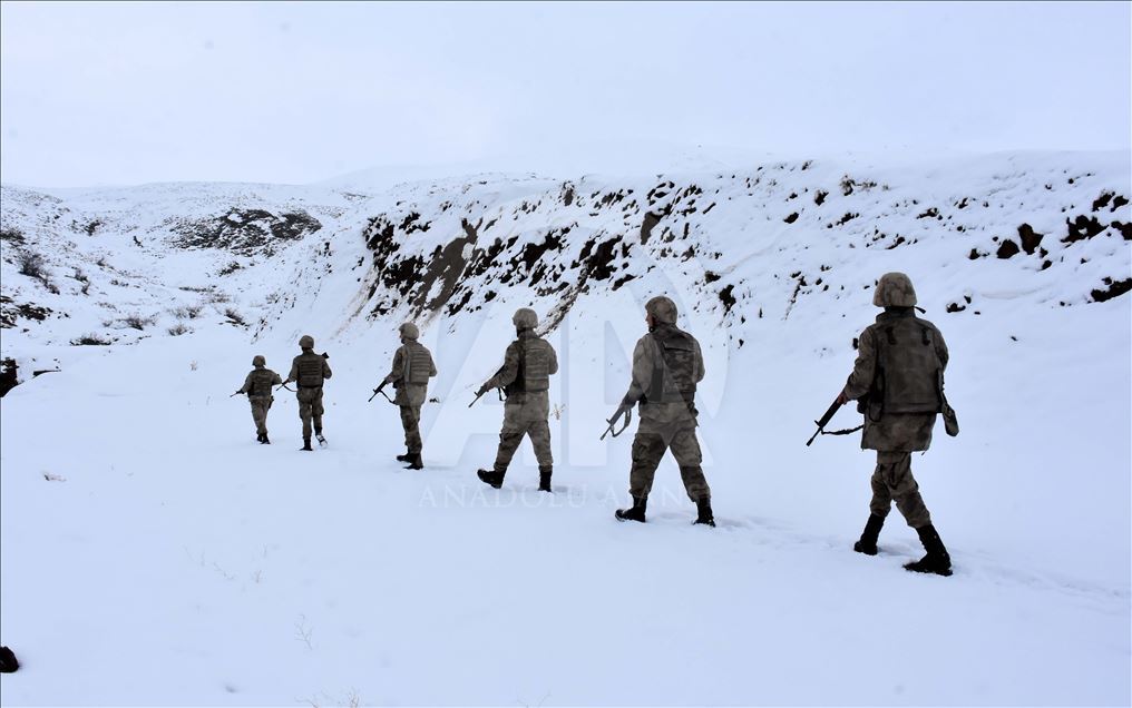 Jandarma kışın da teröristlere göz açtırmıyor