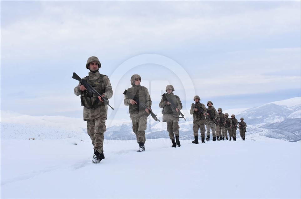 Jandarma kışın da teröristlere göz açtırmıyor