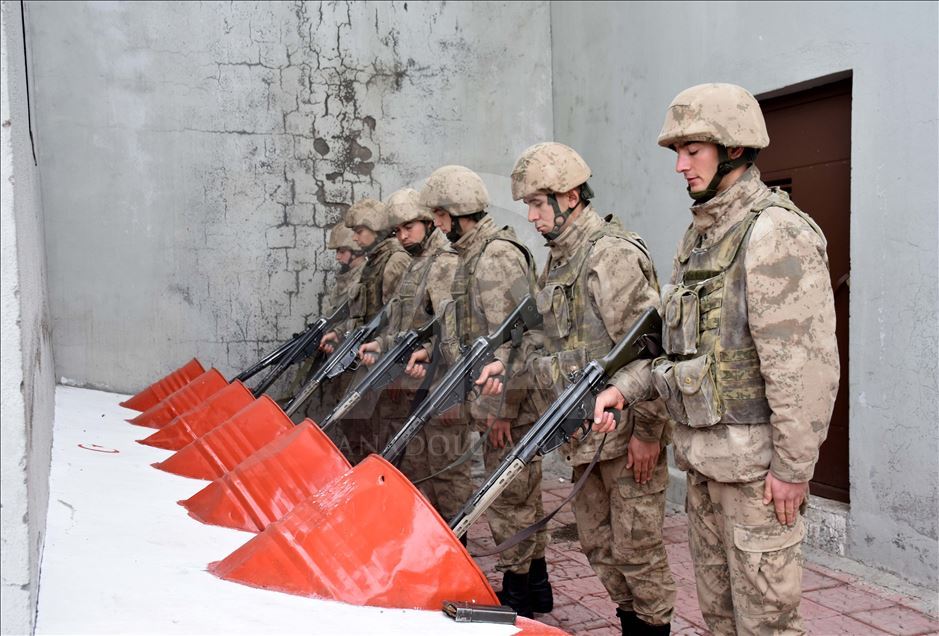 Jandarma kışın da teröristlere göz açtırmıyor