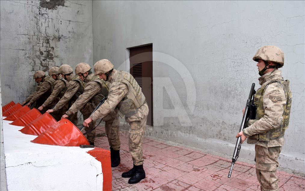 Jandarma kışın da teröristlere göz açtırmıyor