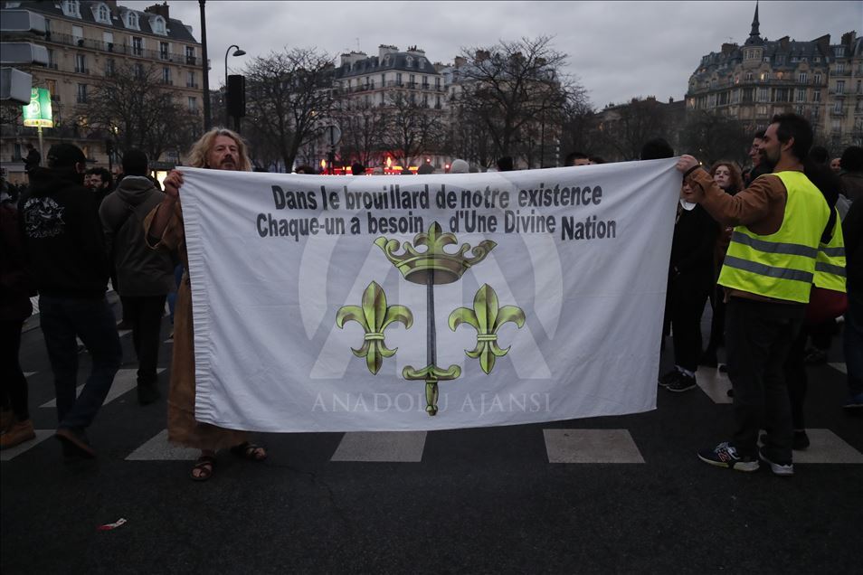 Fransa'da grevler 13. gününde