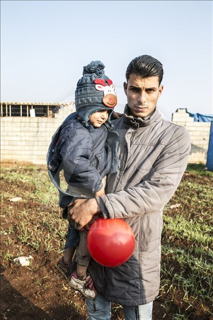 السفير الكويتي لدى أنقرة يوزع مساعدات على أسر سورية بهطاي