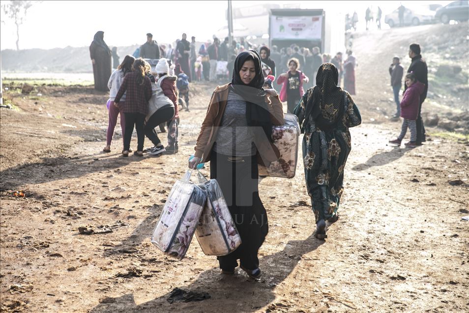 السفير الكويتي لدى أنقرة يوزع مساعدات على أسر سورية بهطاي