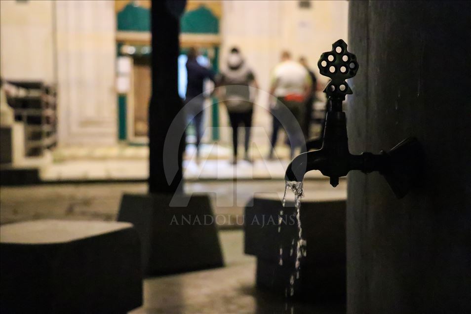 Во Скопје се клањаше првиот терави намаз во месецот Рамазан
