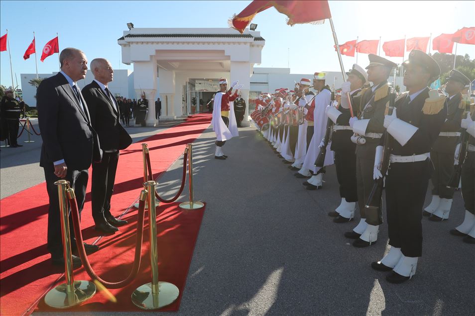 الرئيس أردوغان يغادر تونس
