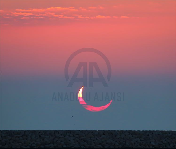 Le Bahreïn assiste à une éclipse annulaire du soleil 
