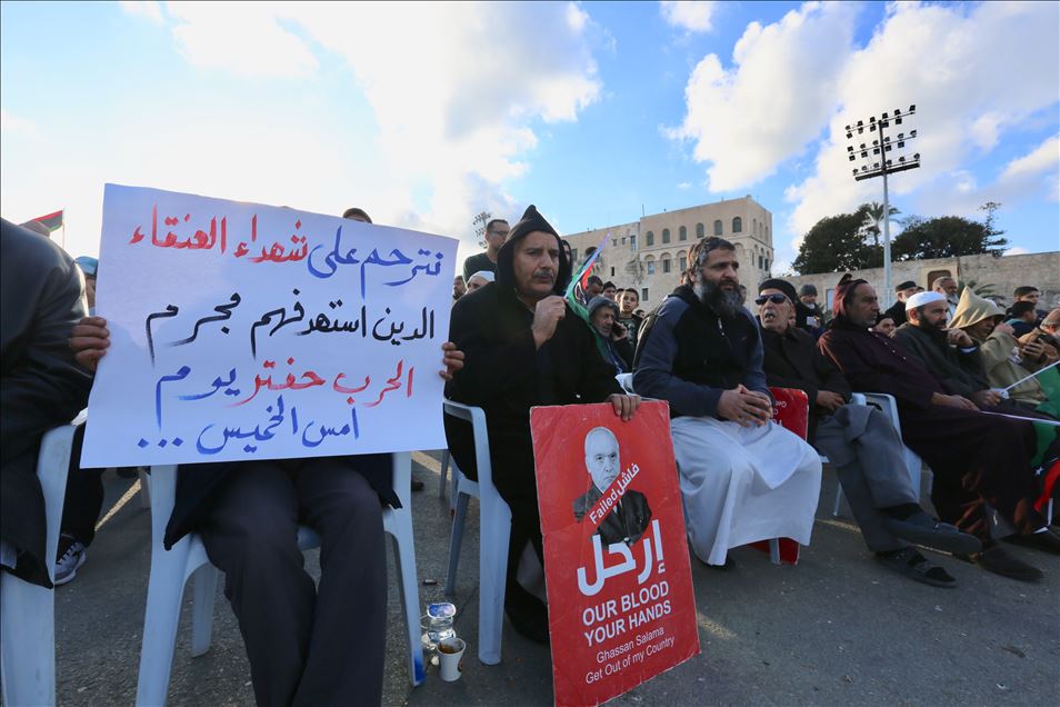 ليبيا.. مظاهرات بطرابلس تنديدا بعدوان حفتر