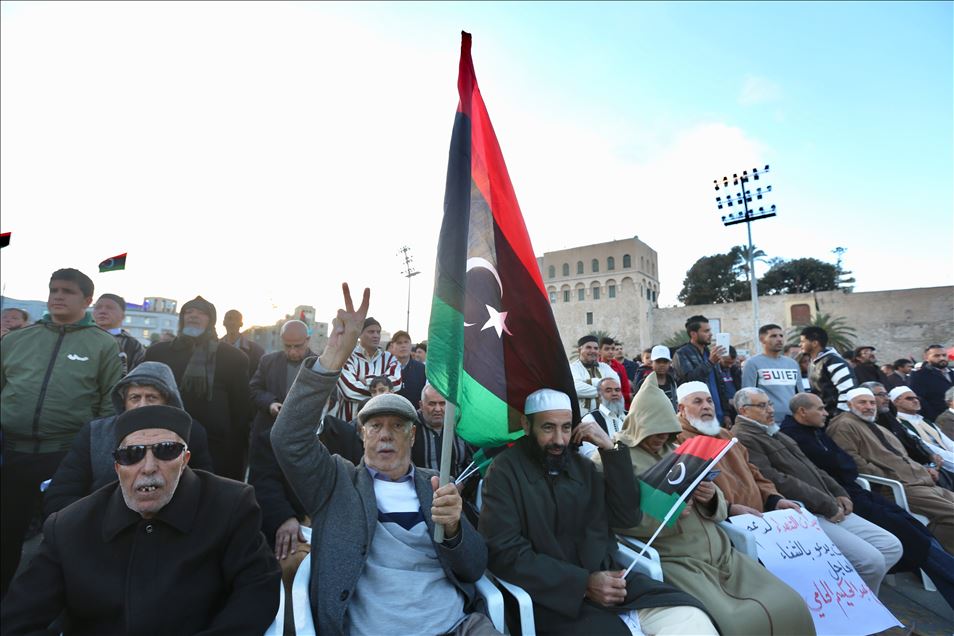 ليبيا.. مظاهرات بطرابلس تنديدا بعدوان حفتر