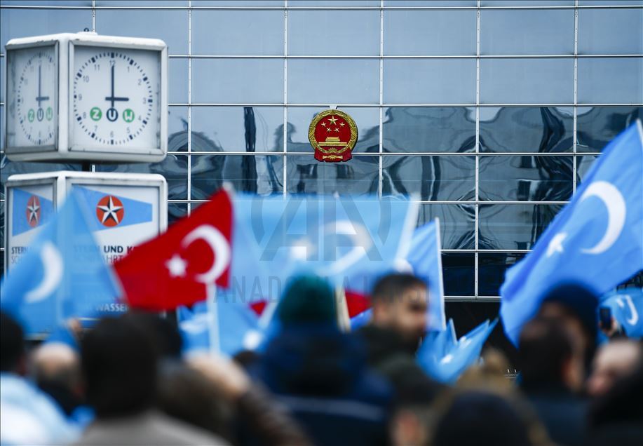 Çin'in Uygurlara yönelik baskı politikaları Berlin'de binlerce kişinin katılımıyla protesto edildi

