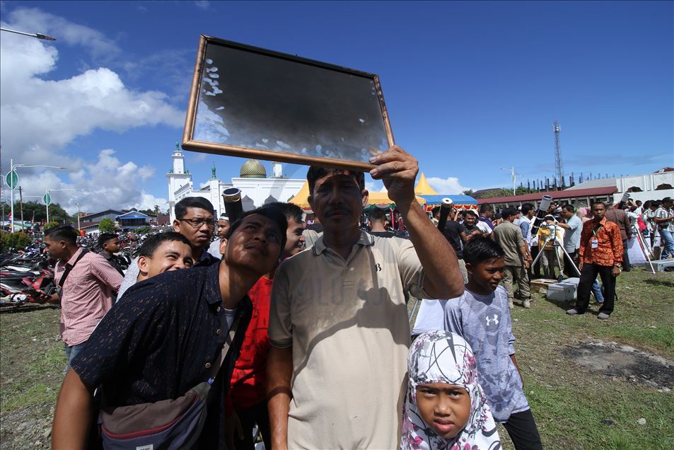 Gerhana matahari "cincin api" di Aceh