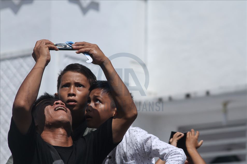 Gerhana matahari "cincin api" di Aceh