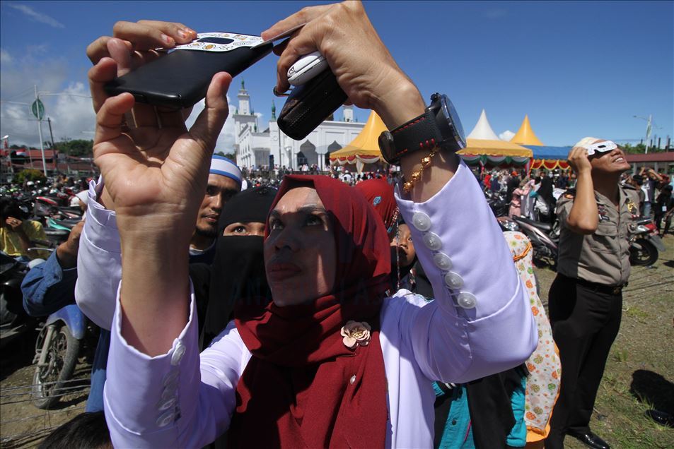 Gerhana matahari "cincin api" di Aceh