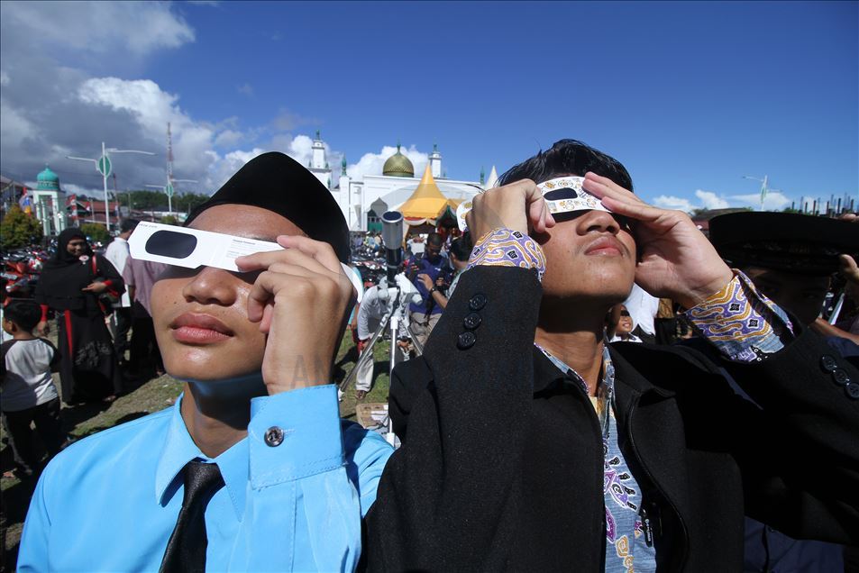 Gerhana matahari "cincin api" di Aceh