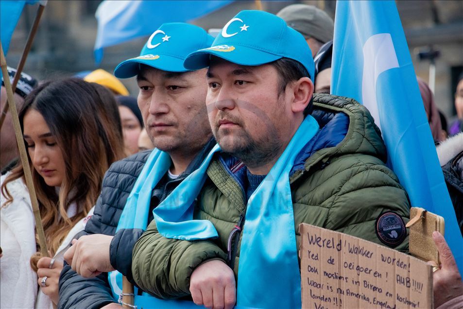Hollanda'da Doğu Türkistan protestosu