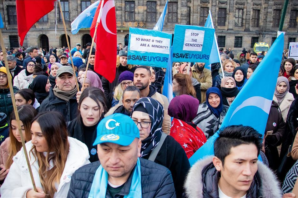Hollanda'da Doğu Türkistan protestosu