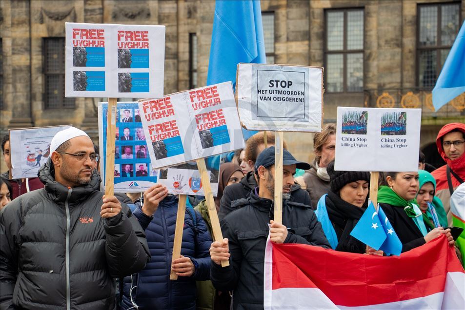 Hollanda'da Doğu Türkistan protestosu