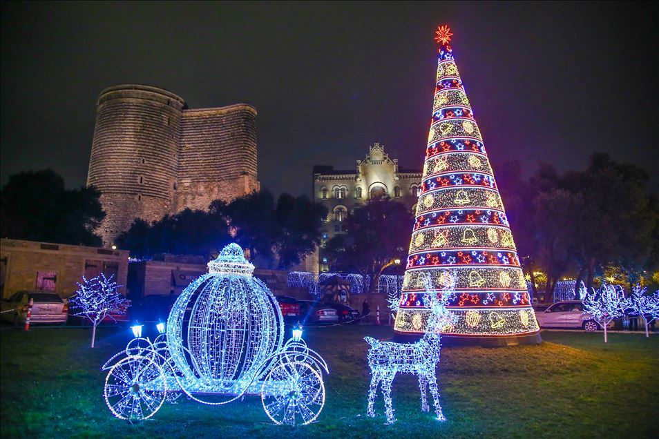 Новогодняя иллюминация преобразила улицы Баку 