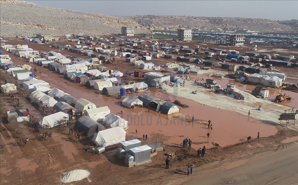 إدلب.. نزوح 20 ألف مدني نحو الحدود التركية