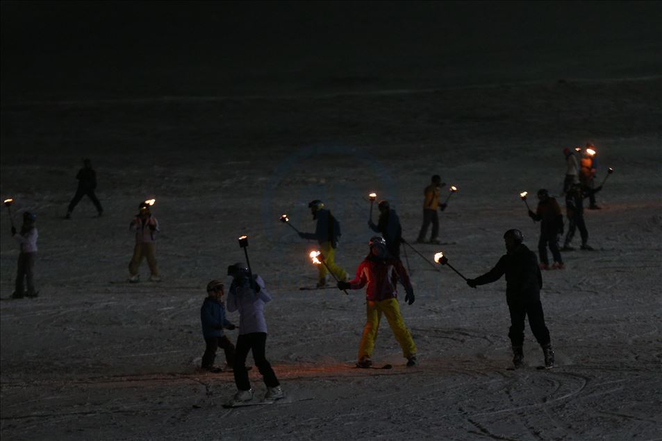 Erciyes Kayak Merkezi'nde meşaleli yılbaşı kutlaması