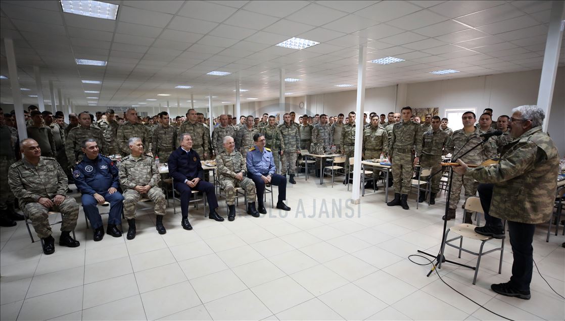 Akar ve TSK Komuta Kademesi'nden "üç kuvvetli" kutlama