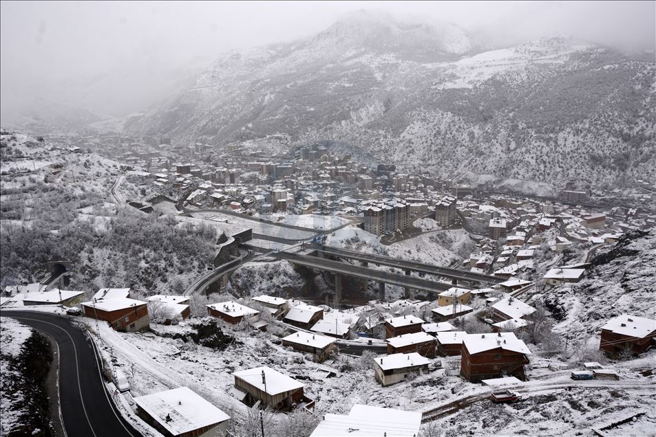 Gümüşhane'de kar yağışı sonrası 41 köy yolu ulaşıma kapandı