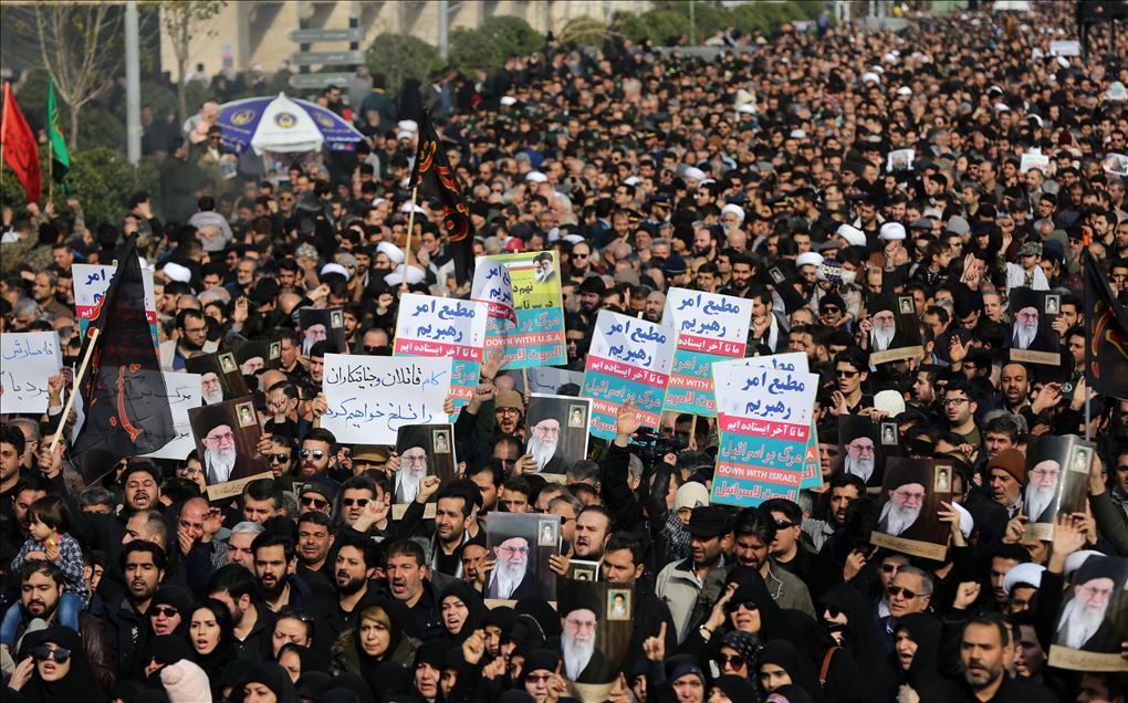 تظاهرات ضد آمریکایی نمازگزاران ایرانی
